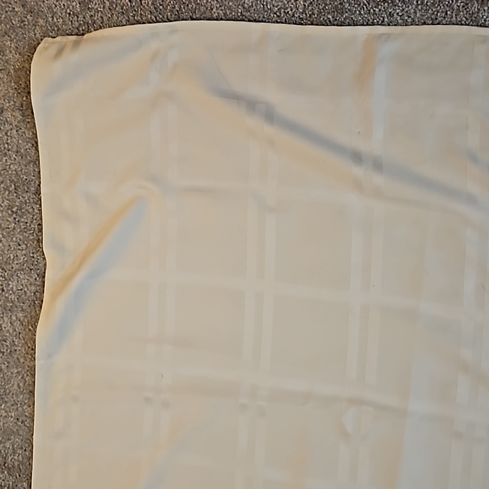 White tablecloth rectangular understated square pattern - Picture 7 of 11